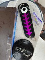 Raspberry Carbon - Crushed Glow Back 10" Fish Shaped Flasher